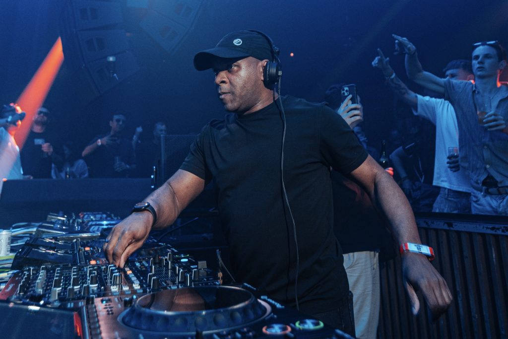 Dj Ez